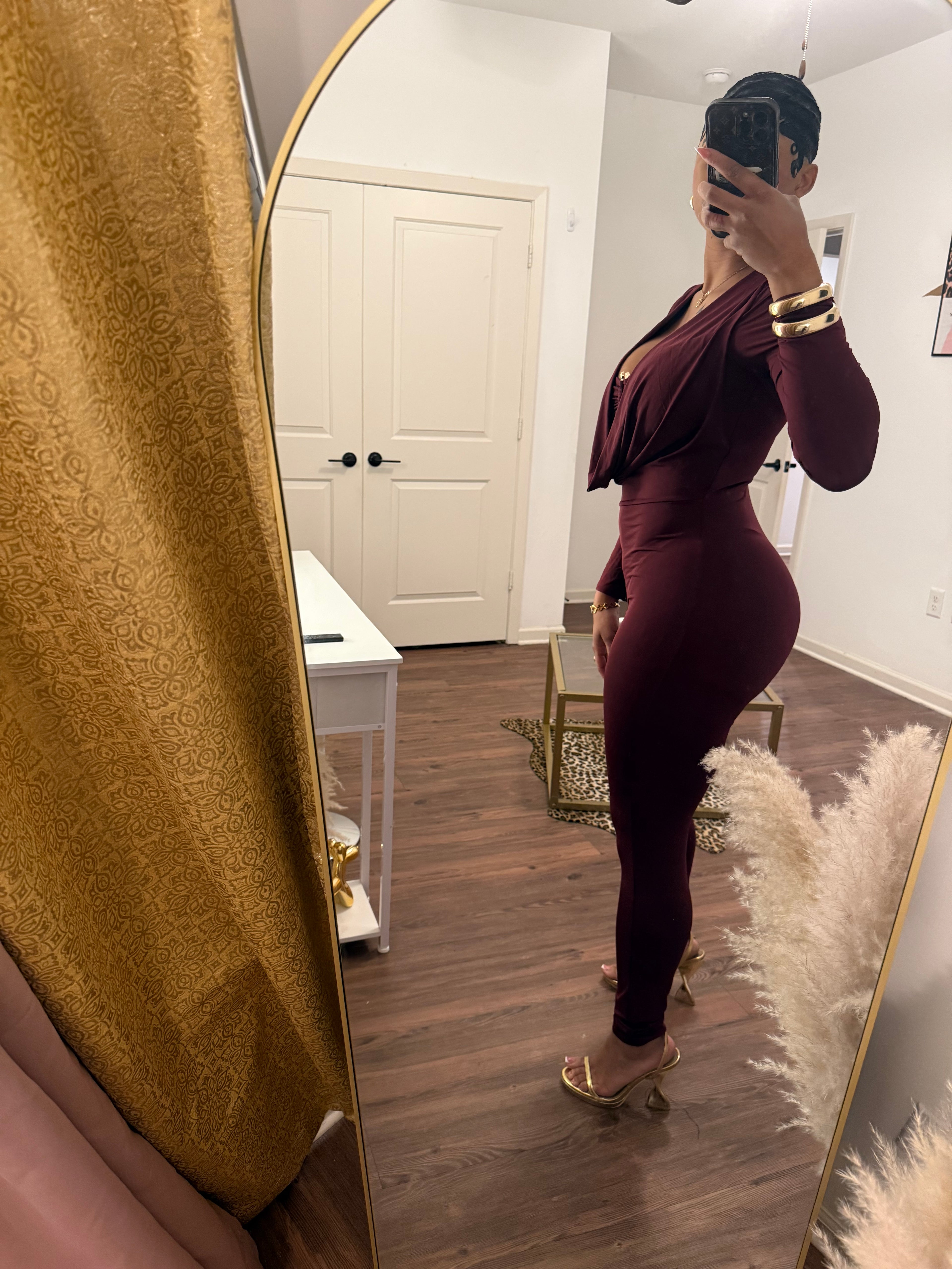 Crimson curve 🪭
